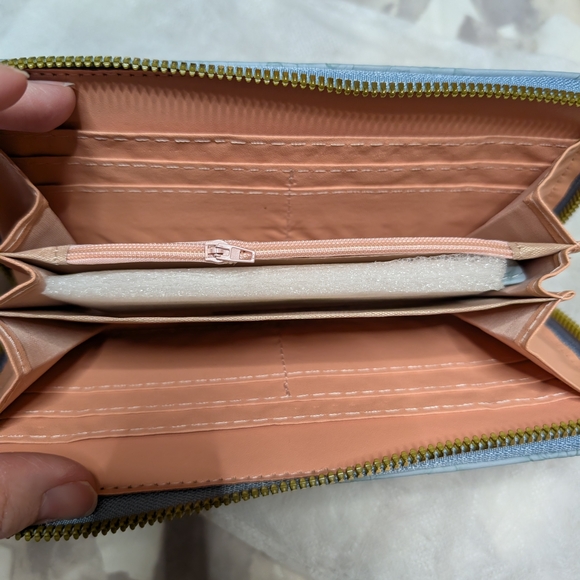 Floral Embossed Blue Wallet - Picture 5 of 5